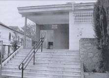 Fachada principal de la Biblioteca P&uacute;blica Municipal de Baza
